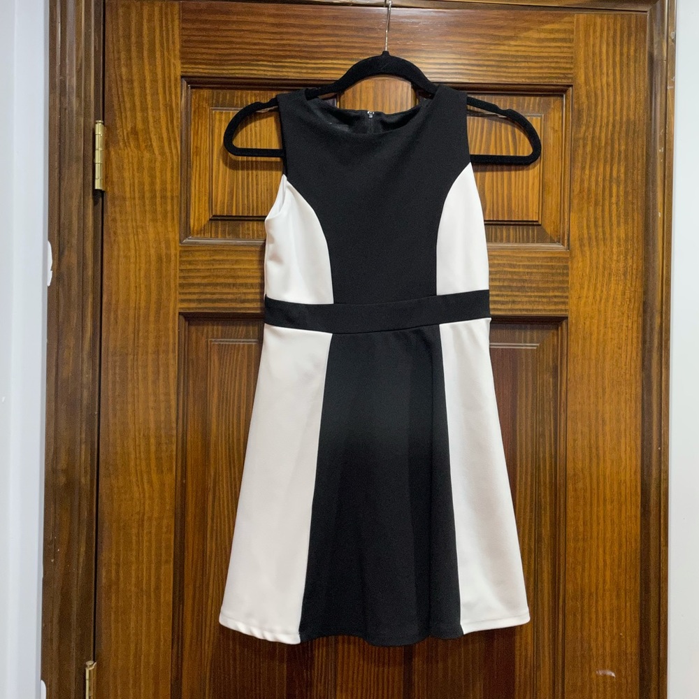 Black and White Amy Byer Size 12 Girl’s Dress